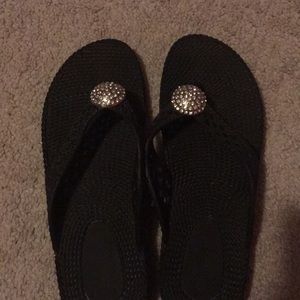 I’m selling wedges/flip flops
